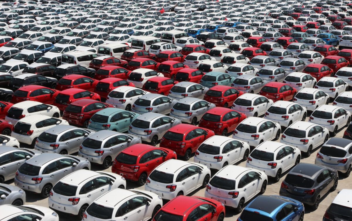 Assurance auto : la hausse annoncée pour 2027 et ce qu'elle change pour une flotte de location
